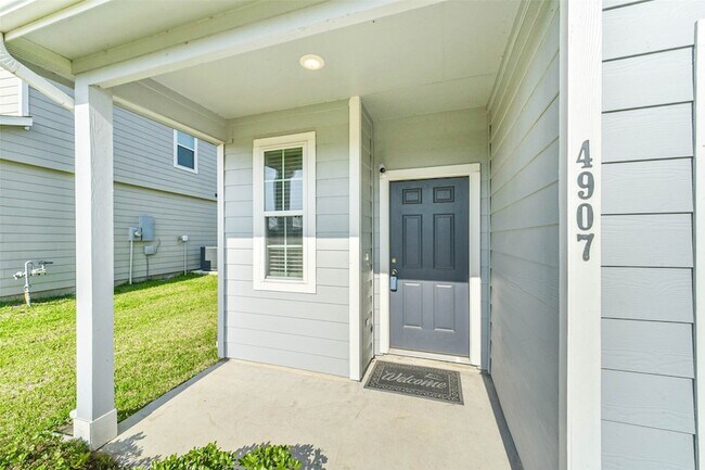 Building Photo - 4907 Luke Matthew Dr