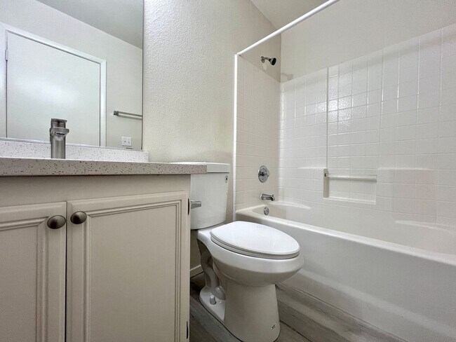 Building Photo - Charming 3-Bedroom Single-Story Home in Elkhorn!