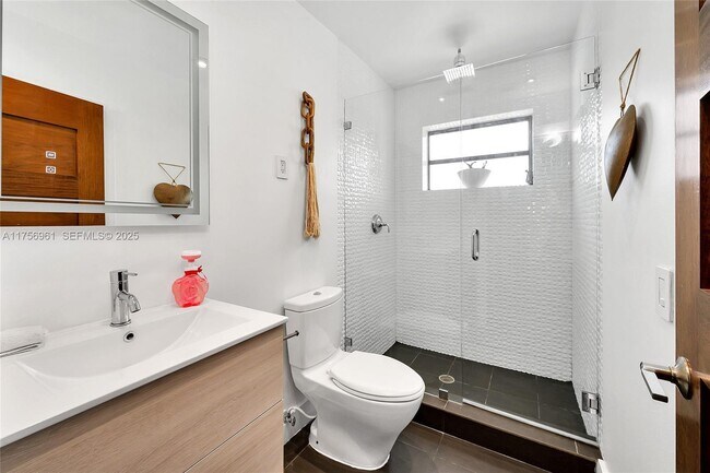 Building Photo - 2120 NE 204th St