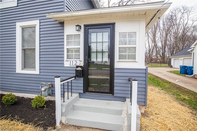 Building Photo - 112 Chestnut St