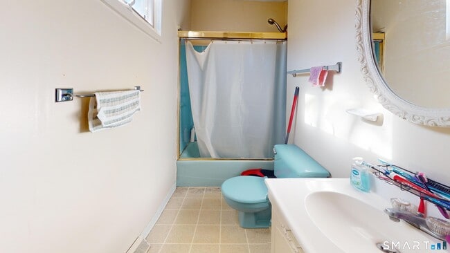 Building Photo - 17 Landin St