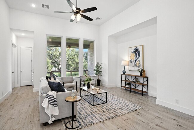 Building Photo - 220 Corazon