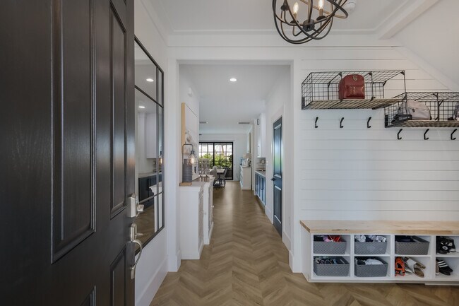 Entry way - 3224 S East Ave