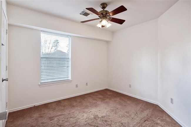 Building Photo - 74 Blue Creek Ct