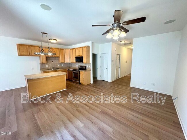 Building Photo - 255 Plaza Dr