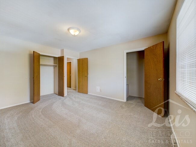 Building Photo - 1355 Chippewa Dr