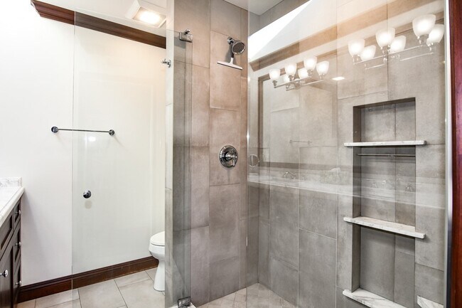 Building Photo - 4 White Water Dr