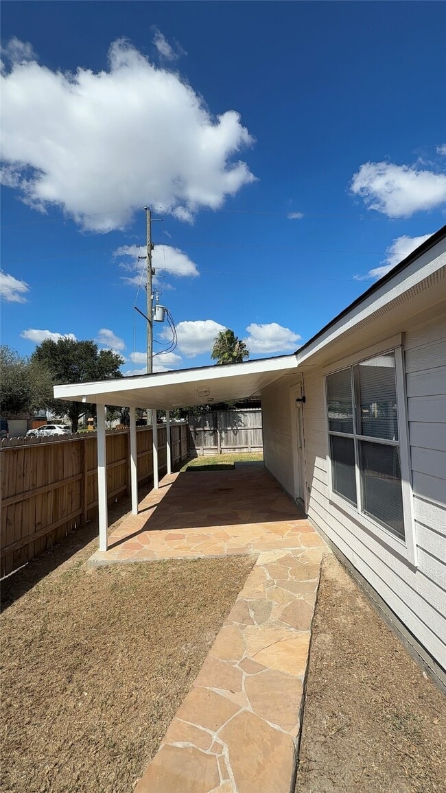Building Photo - 1103 Laurel Chase Tr