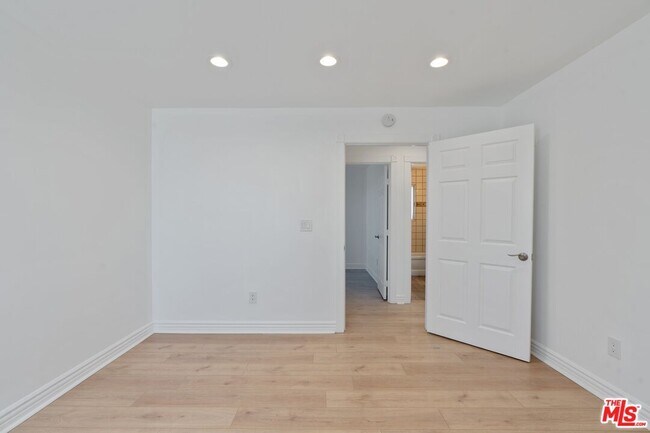 Building Photo - 42104 6th St E