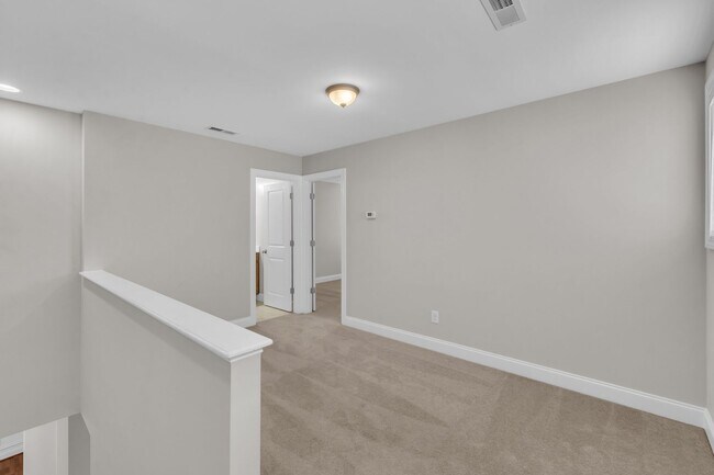 Building Photo - 3 Bedroom Home in Austin Creek! 2 Car Gara...