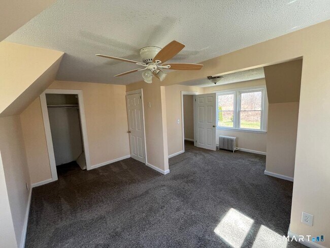 Building Photo - 138 Mountain St