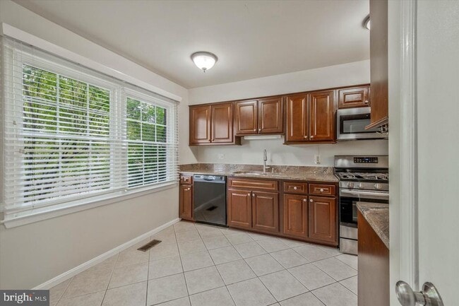 Building Photo - 7177 Lake Cove Dr