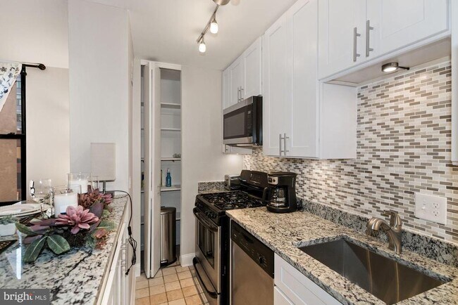 Building Photo - 1260 21st St NW