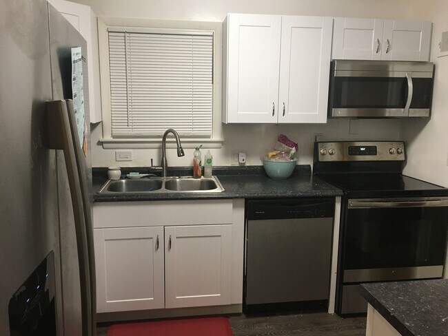 Building Photo - Two Bedroom Apartment with Fenced Backyard in Lafayette Duplex