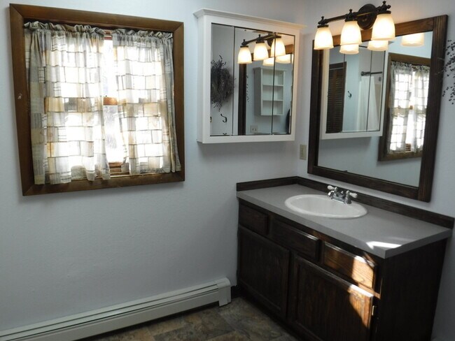 Building Photo - Rattlesnake area house