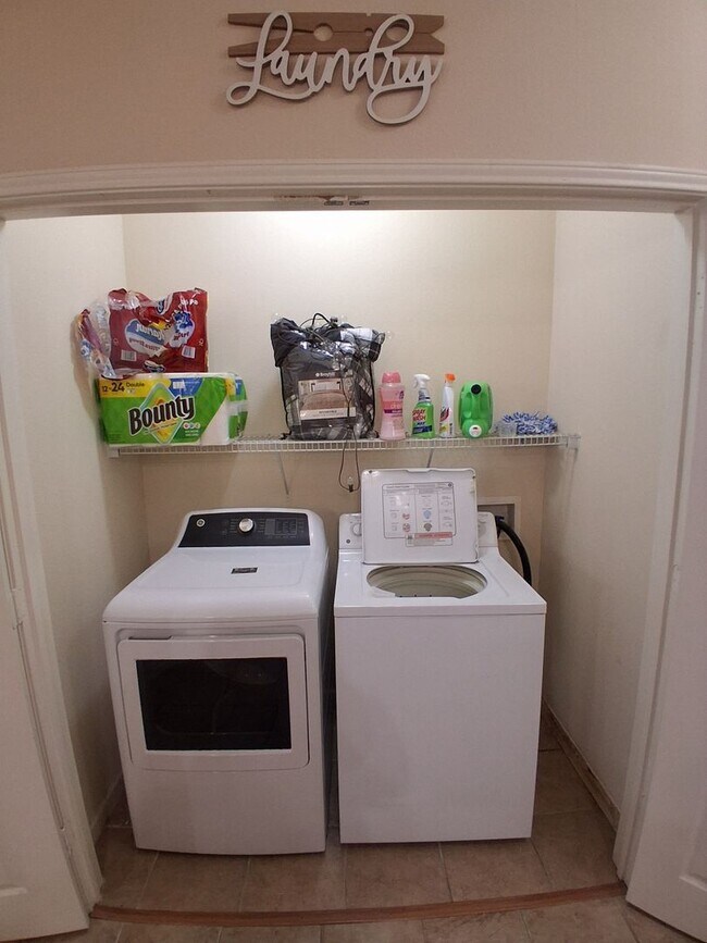 Building Photo - Midtown Village 2 Bed 2 Bath Condo! Available July!