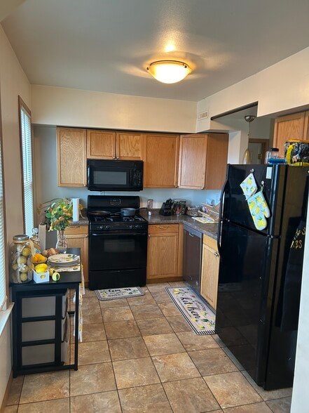 Kitchen - 3708 E Somers Ave