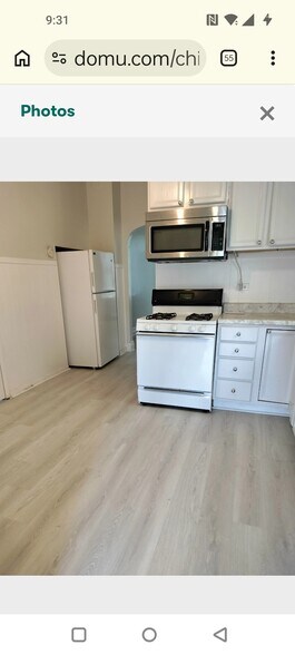 Kitchen - 1943 W Oakdale Ave