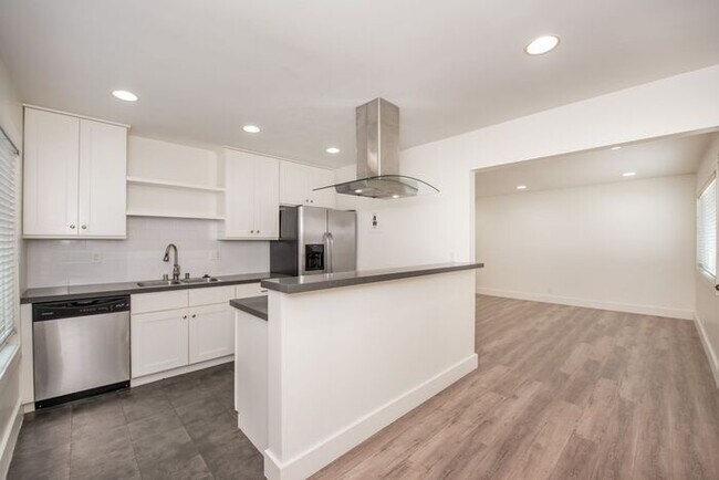 Building Photo - East Side Gem