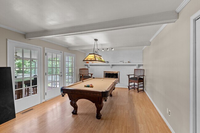 Building Photo - 327 Plantation Dr