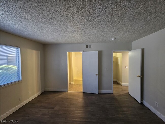 Building Photo - 4941 Newport Cove Dr