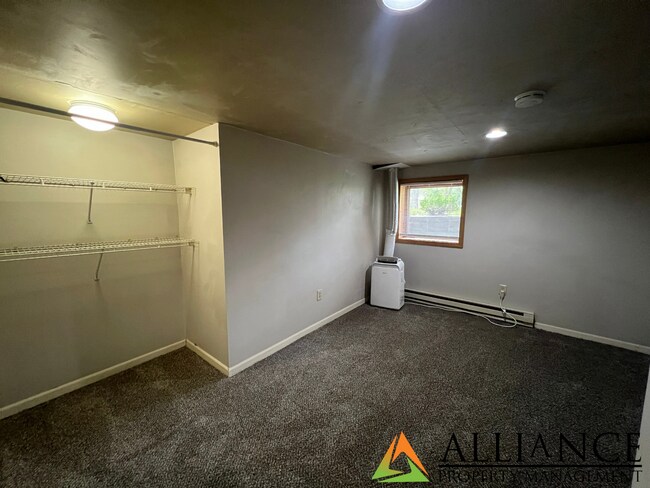 Building Photo - 729 Thurston St