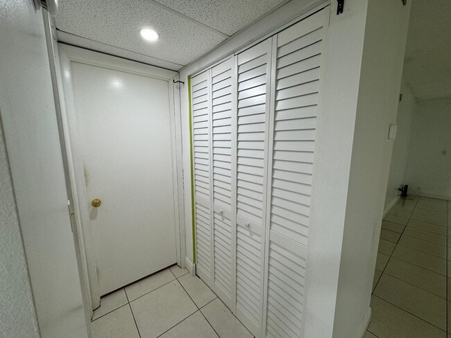 Building Photo - 7797 Golf Cir Dr