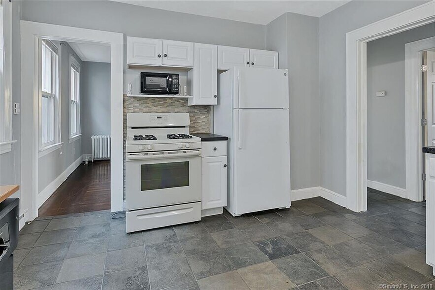 Building Photo - 107 Davis st