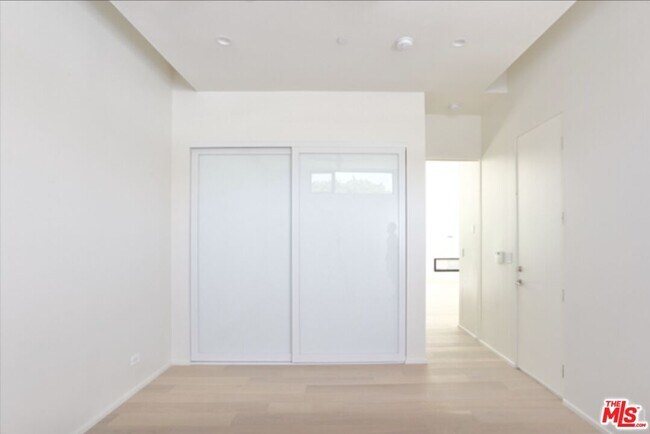 Building Photo - 1033 1/2 Grant St