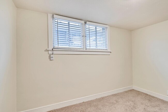 Building Photo - 172 S 600 W