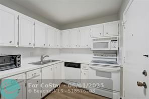 Building Photo - 2250 NE 66th St