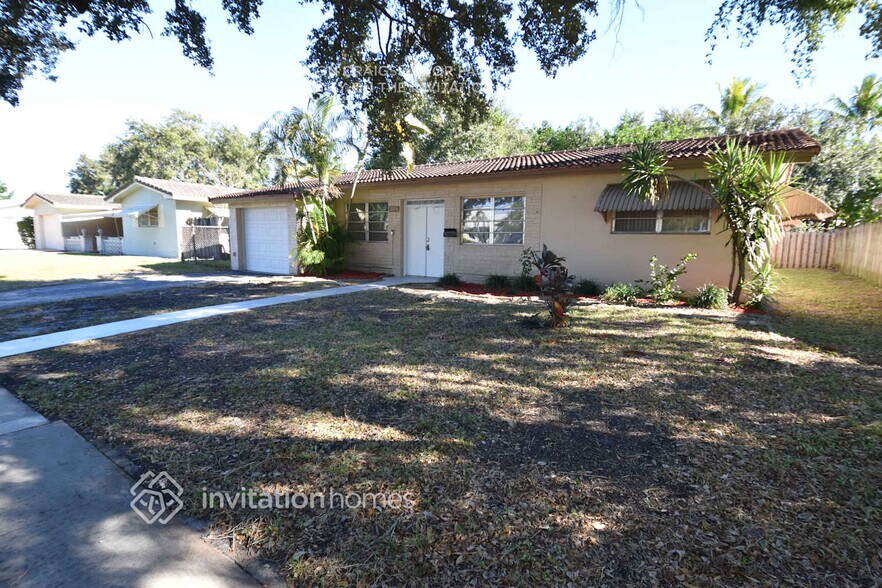 Building Photo - 1307 N 46th Ave