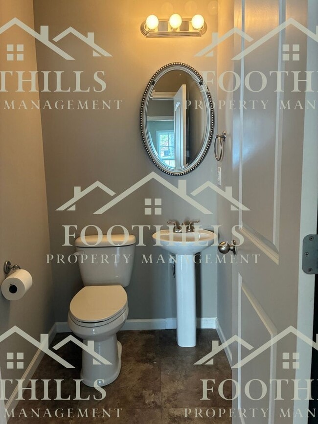 Building Photo - 118 Gallant Ln