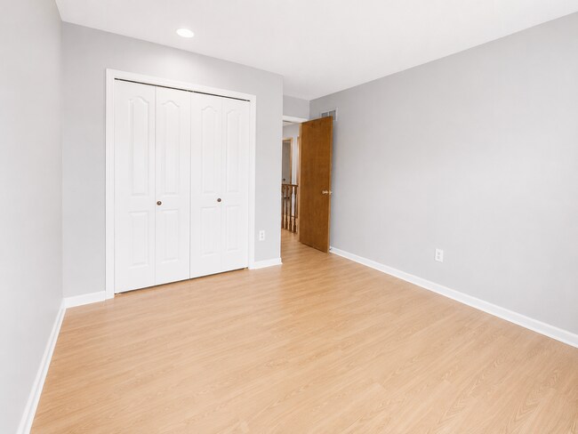 Building Photo - 1400-1528 LaChateau Drive