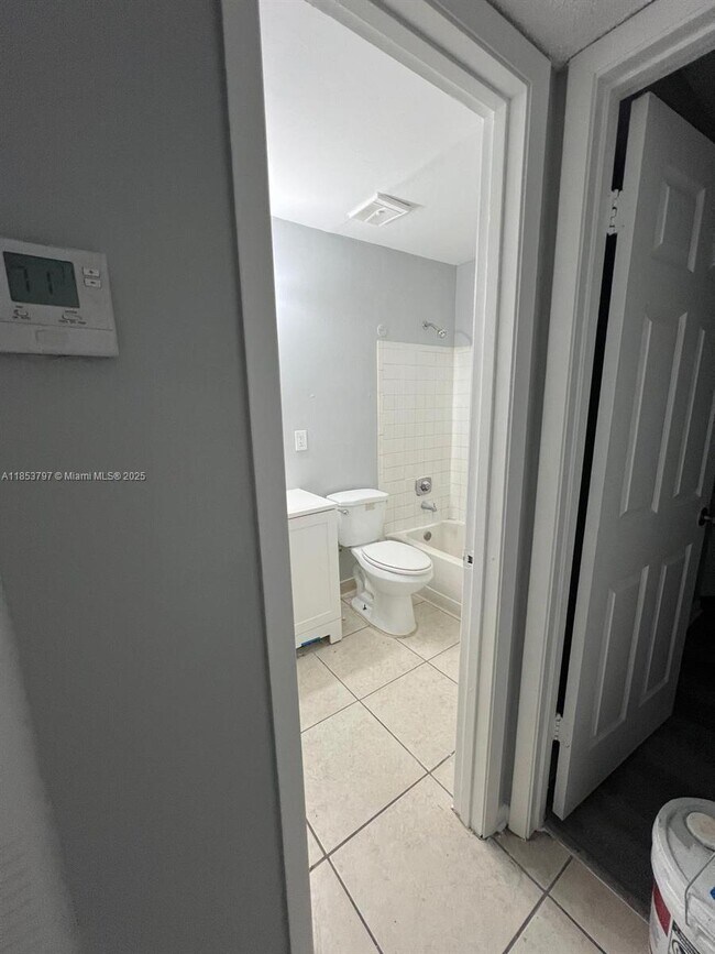Building Photo - 1261 SW 46th Ave
