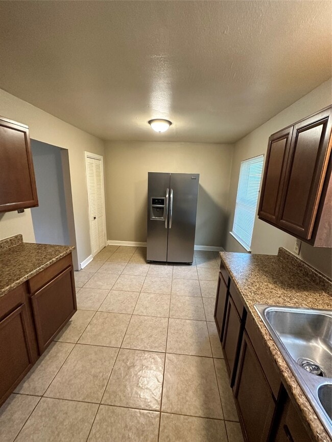 Building Photo - 5758 Belneath St