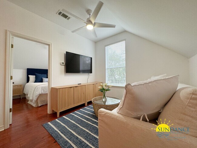 Building Photo - Exceptional Opportunity: Main Home plus Ga...