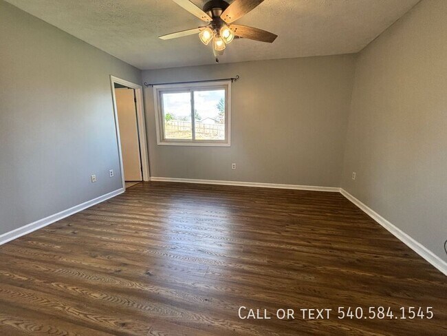 Building Photo - 3615 Ellen Dr