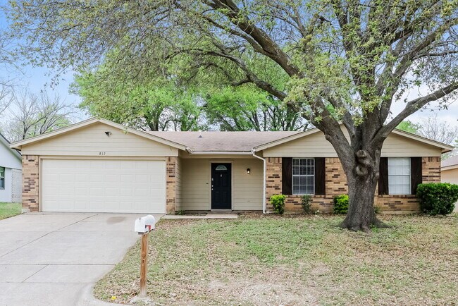 Building Photo - 812 Lynne Ln