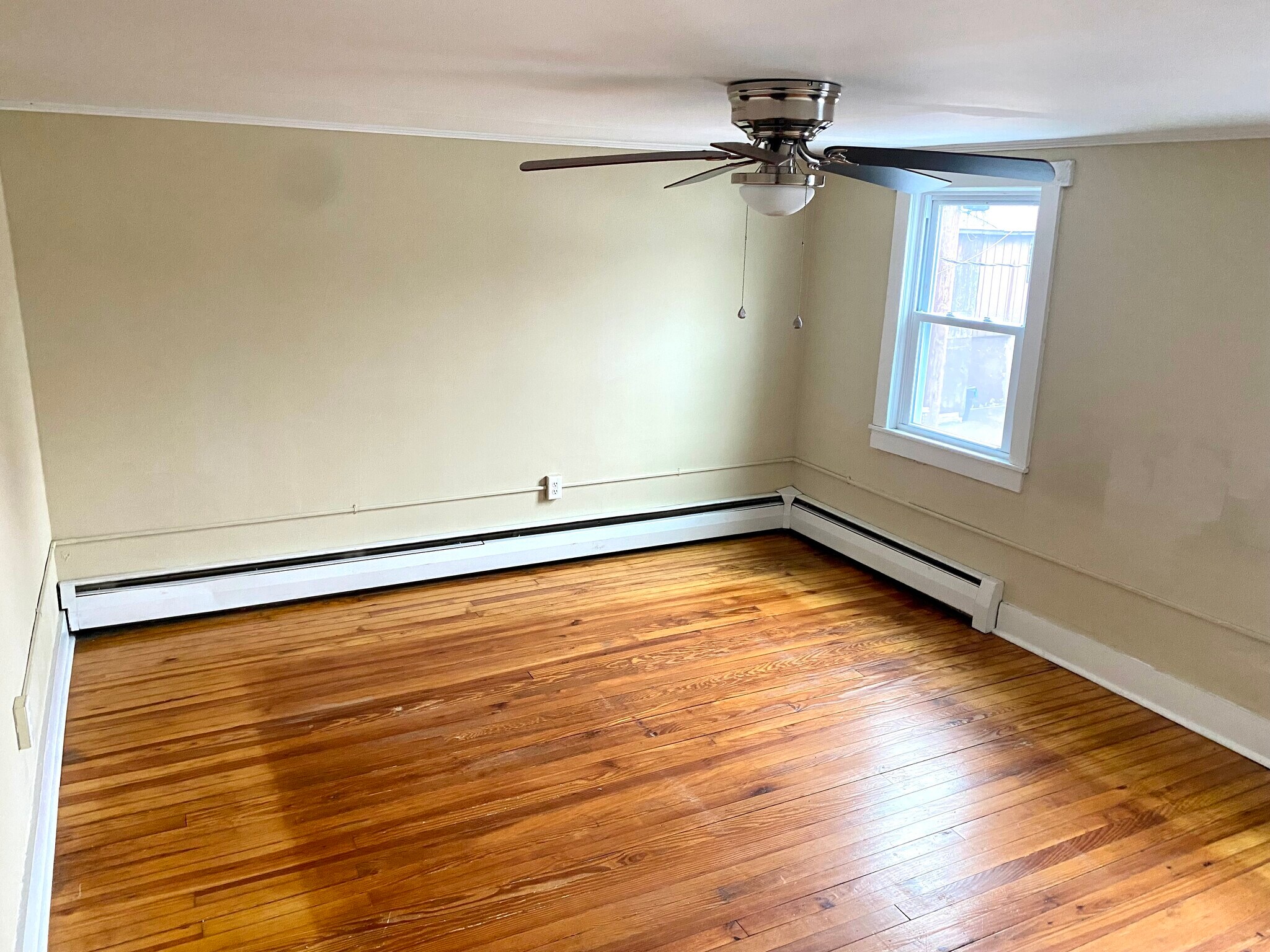 Building Photo - 19 Center St