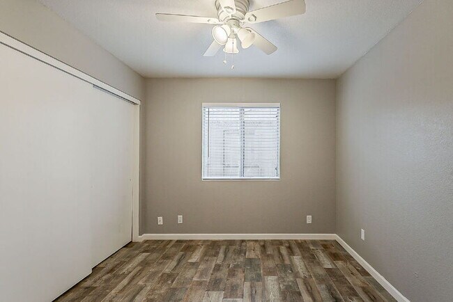 Building Photo - 841 N Hillridge