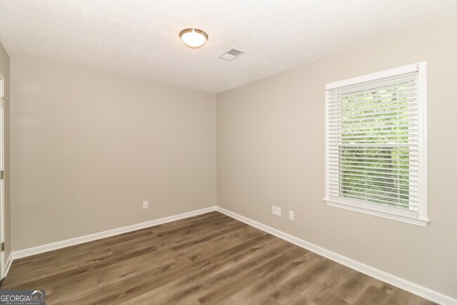 Building Photo - 3070 Revere Cir