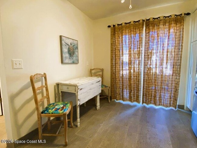 Building Photo - 403 Hayes Ave