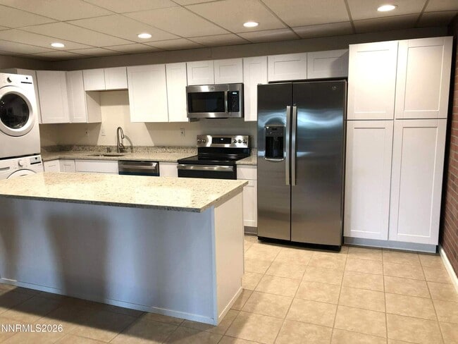 Building Photo - 3190 Coronado Way