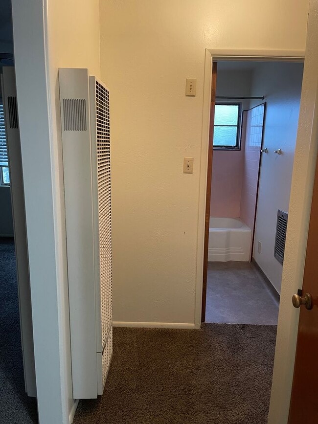 Building Photo - Charming 2-Bedroom Home