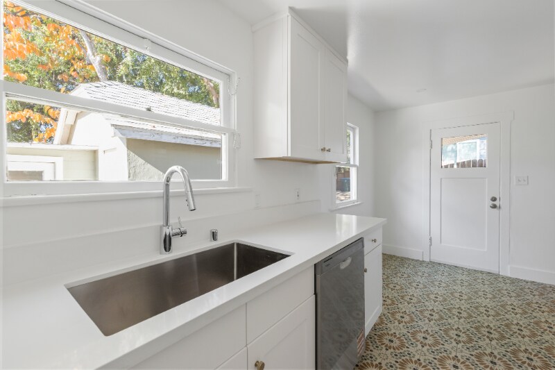 Building Photo - 1446 E Topeka St