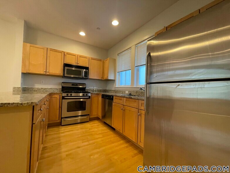 Building Photo - 110 Second St