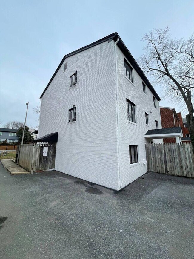 Building Photo - 4206 Washington Blvd