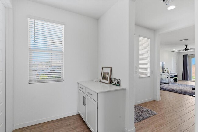 Building Photo - 5935 S Coyote Canyon