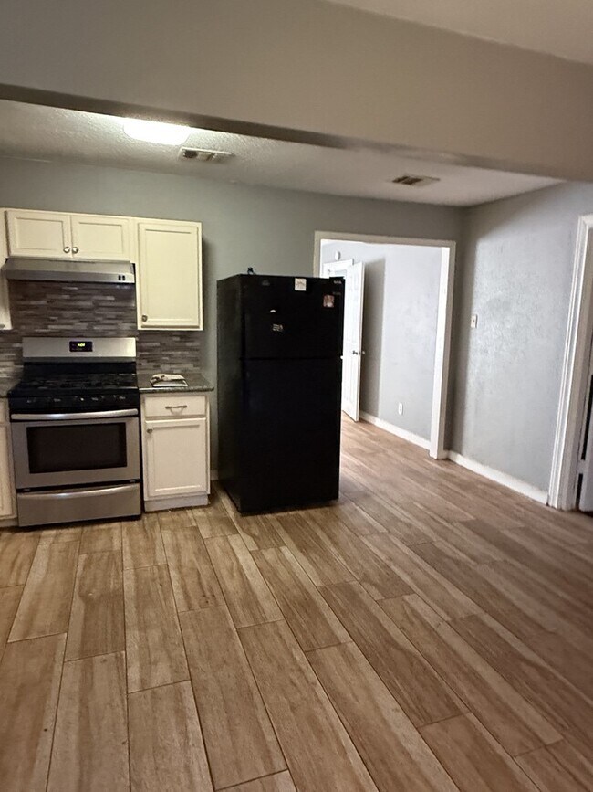 Building Photo - 5115 Balkin St